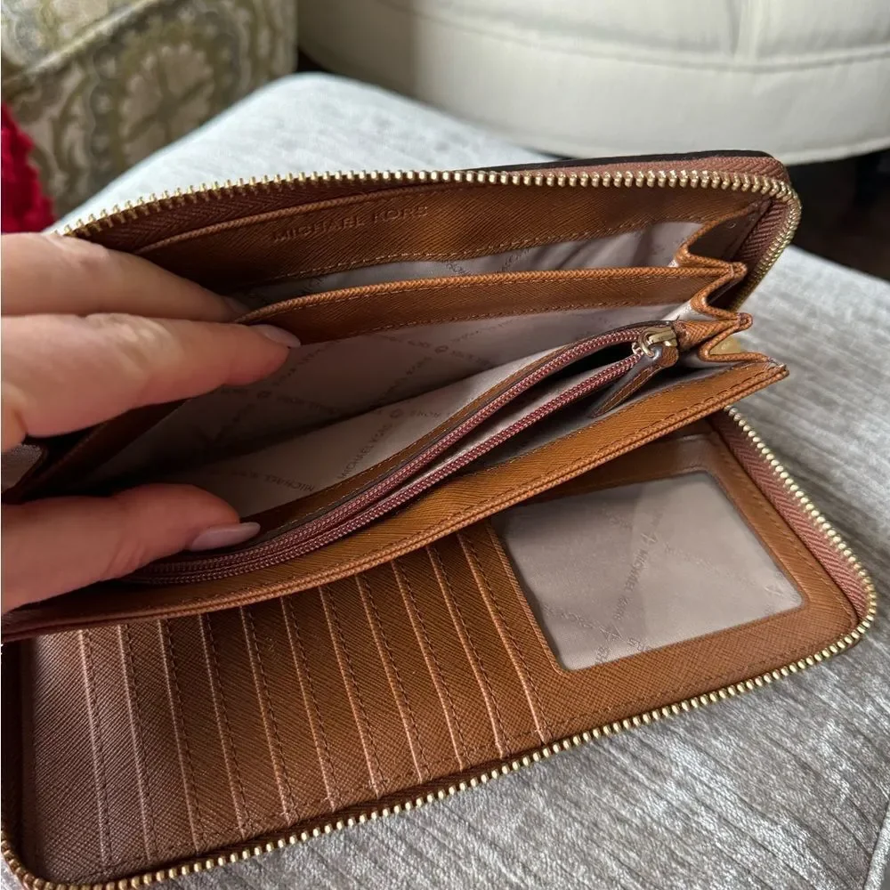 Michael Kors Jet Set Travel Leather Large MK Continental wallet